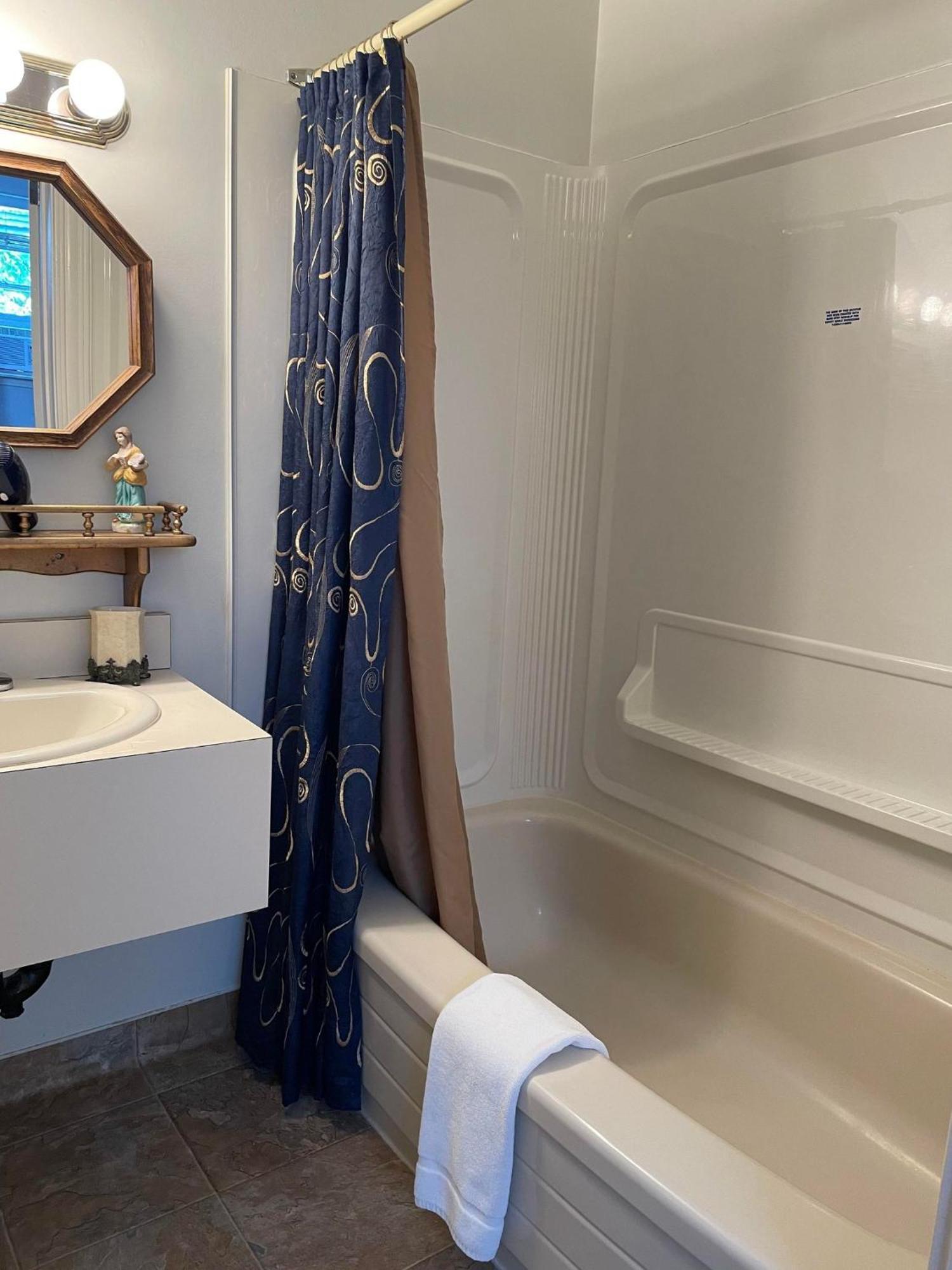 Marshlands Inn Sackville Room photo