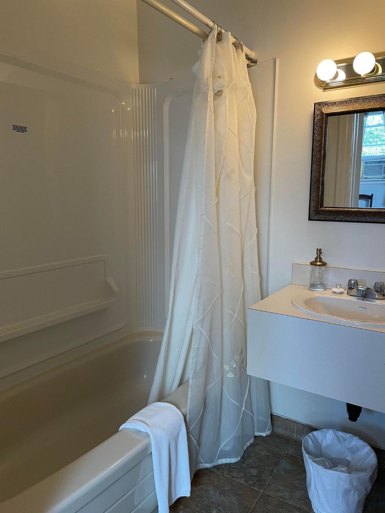 Marshlands Inn Sackville Room photo
